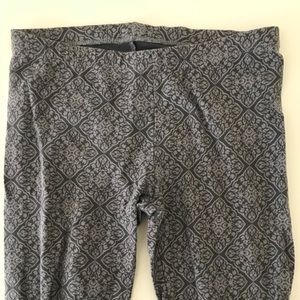 Grey stretchy leggings